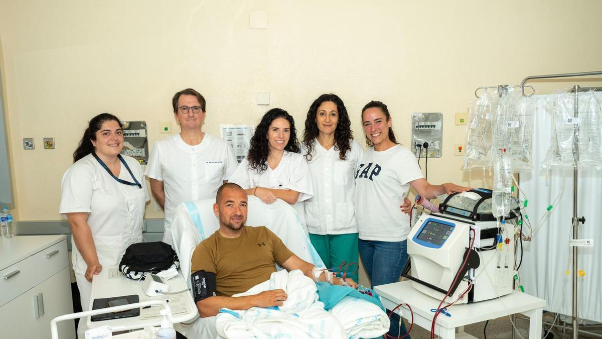 El primer paciente de Son Llàtzer en recibir hemodiálisis a domicilio.