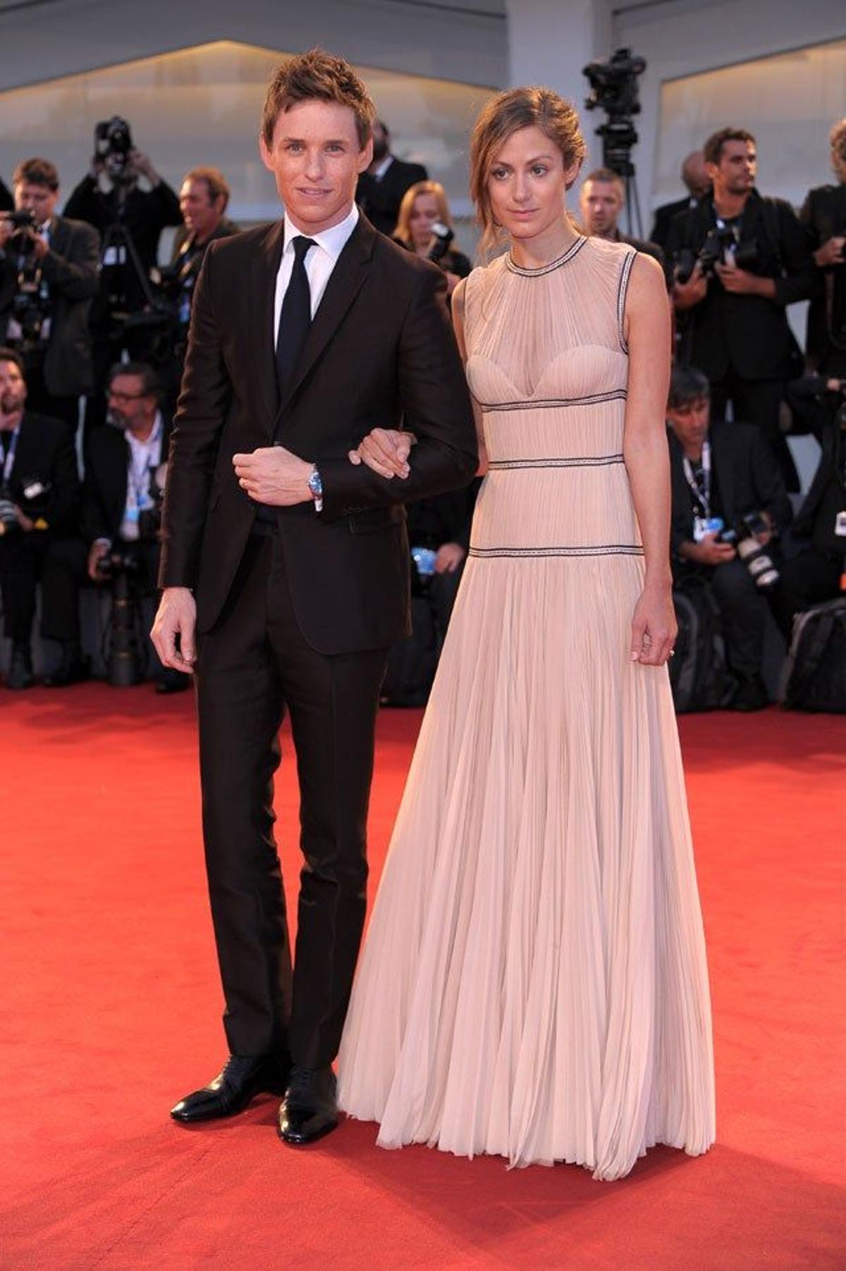 Eddie Redmayne y su mujer Hannah Bagshawe en el estreno de 'The Danish Girl' en el Festival de Venecia