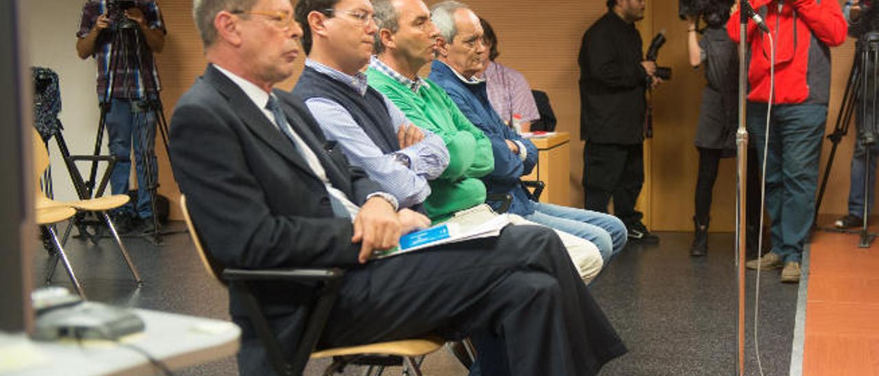 Carlos Sáenz (i), José Hernández, José Miguel Rodríguez y Rafael Arrocha durante el juicio de la trama Proselan.