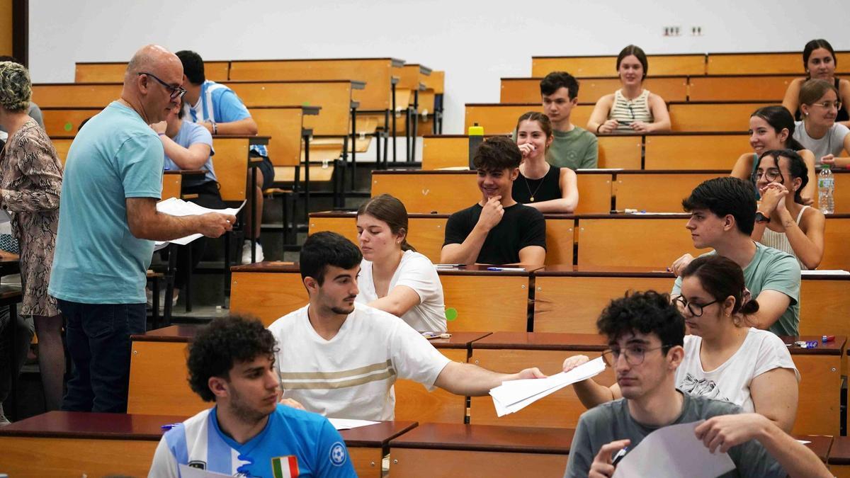 Alumnado durante la Selectividad de 2024 en Málaga.