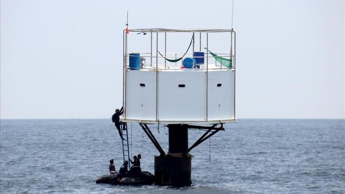 Una pareja puede enfrentar la pena de muerte por construir una casa en el mar