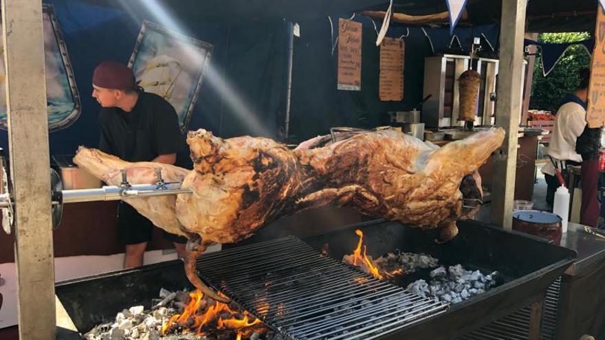 Las carnes a la brasa tuvieron un gran éxito en Artemar