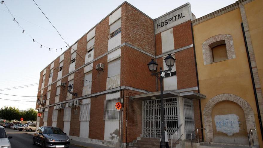 El viejo convento de Santa Lucía se cae a pedazos en Alzira tras 26 años sin uso