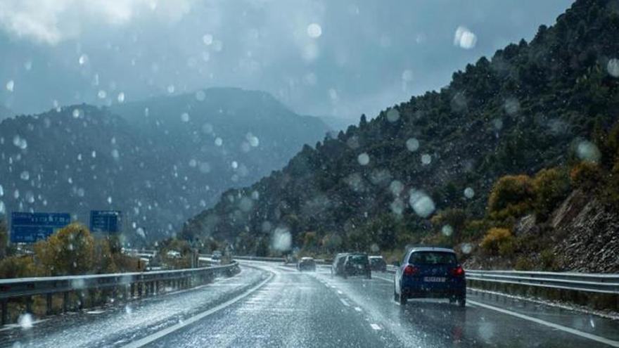 10 consejos clave para conducir con seguridad en Semana Santa ante el aumento del tráfico y los cambios meteorológicos