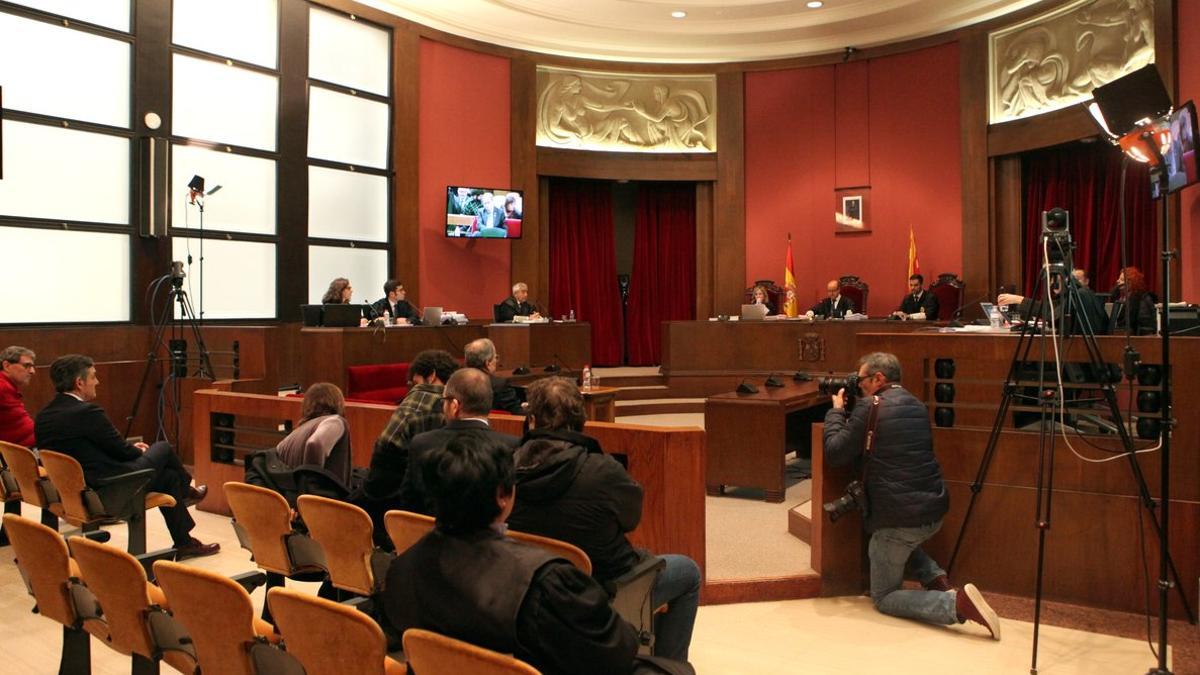 Vista general de la sala del TSJC donde se celebra el juicio a Quim Torra por desodediencia.