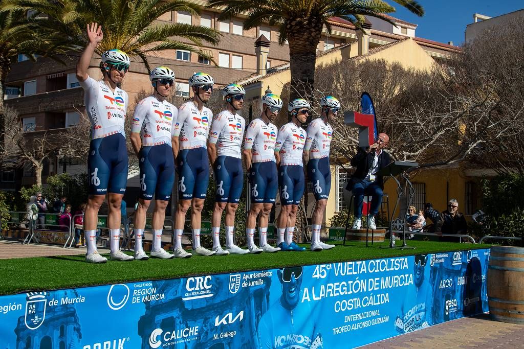 Vuelta Ciclista a Murcia: imágenes de la salida en Jumilla