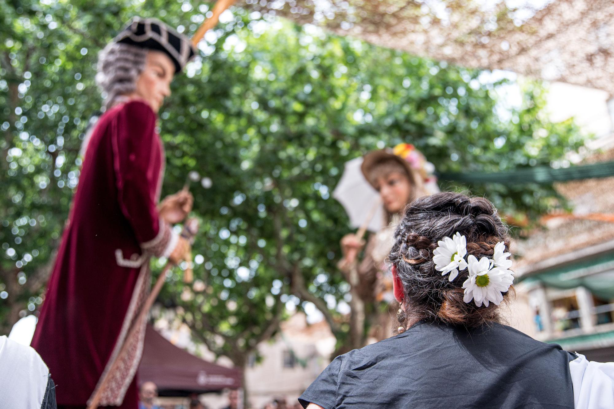 Troba't a les fotos del multitudinari ball de gitanes de Sant Vicenç