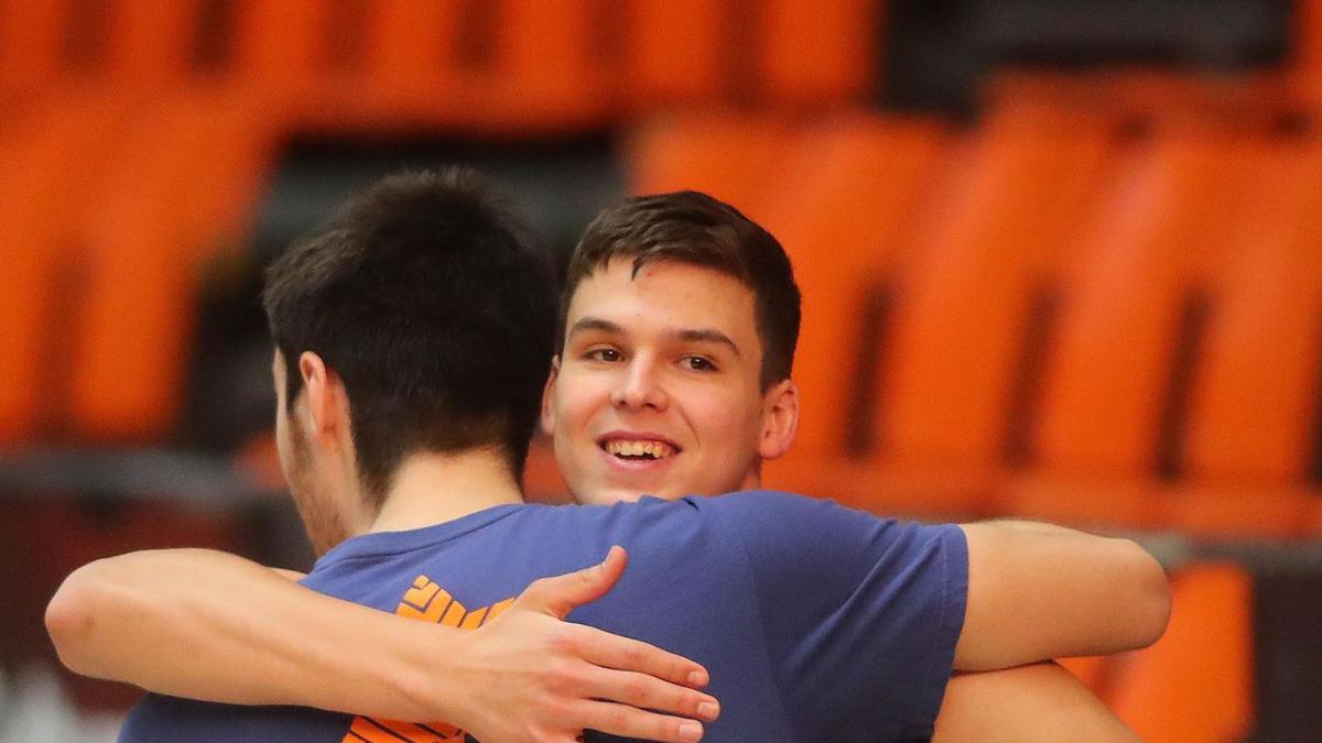 El València Basket en l’entrenament d’ahir a la Fonteta . f. calabuig