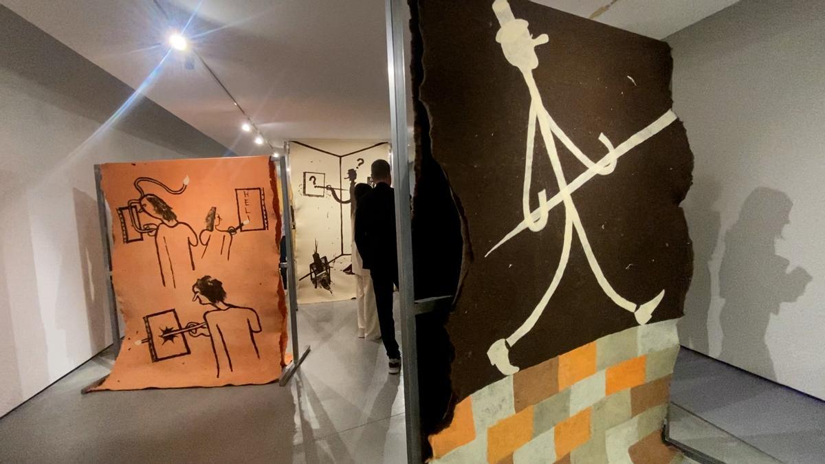 Así es la exposición 'Que la cumbia suene más fuerte que los problemas', del ibicenco Adrián Martínez
