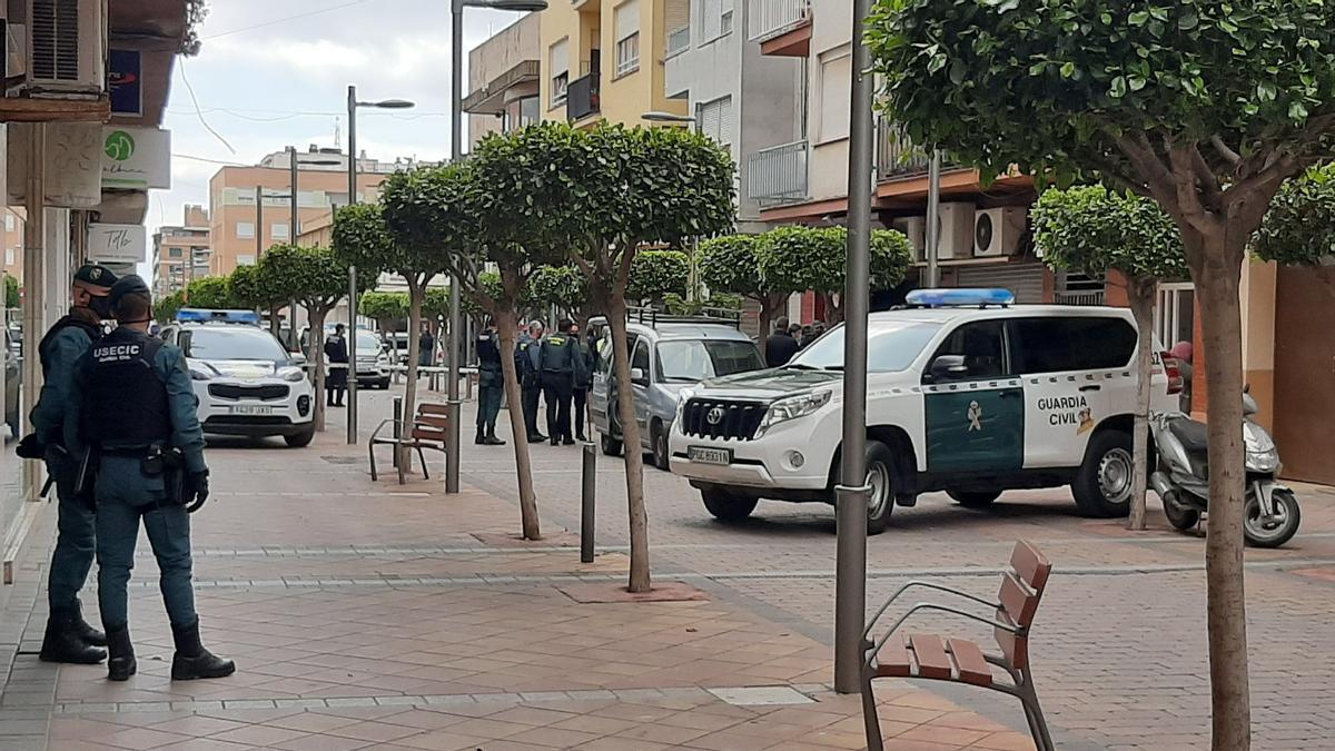 Imagen del espectacular despliegue en la calle de Benicarló