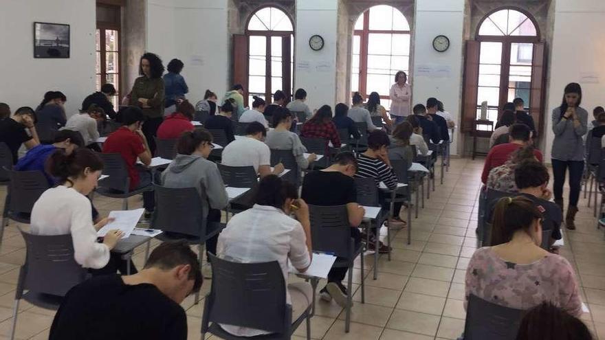 Setenta aspirantes al título oficial de inglés se examinan en el Liceo de Baiona