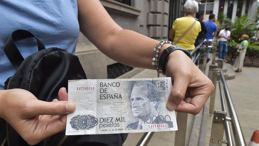 Entierro exprés del padre de la peseta