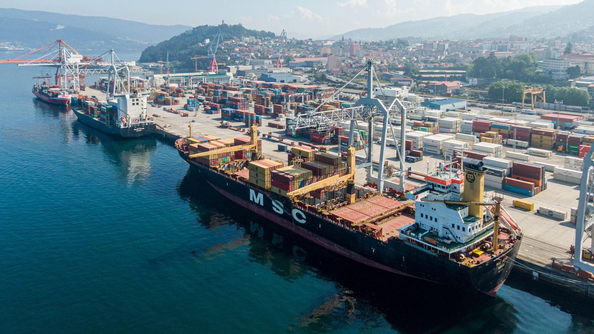 Instalaciones de Termavi,
con una línea de atraque de 770 metros y un calado capaz de recibir cualquier buque de los conocidos como megaportacontenedores.