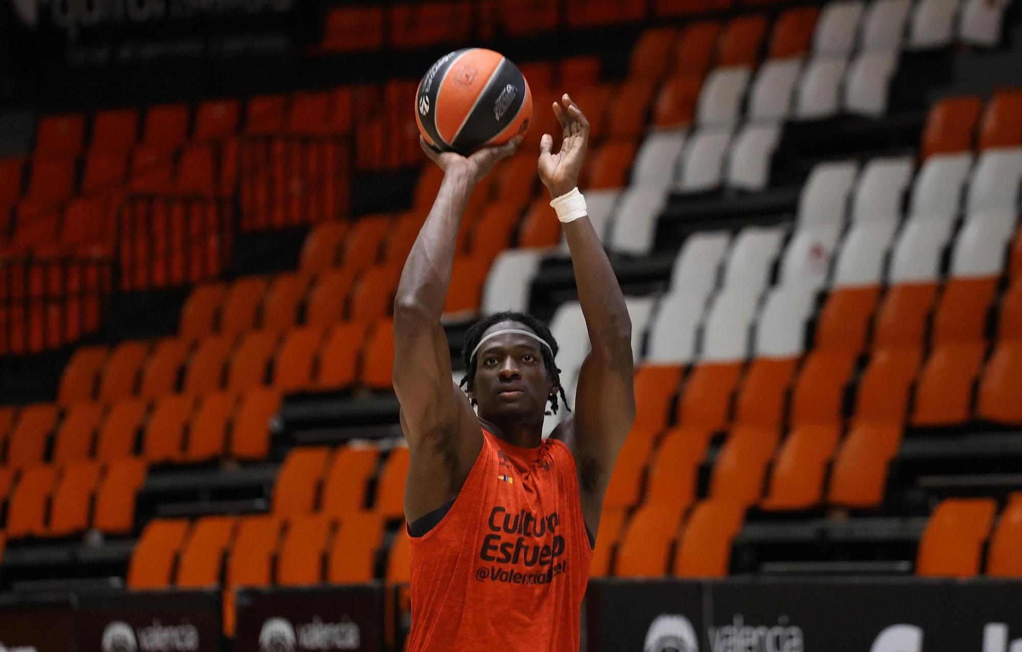 Entrenamiento del Valencia Basket previo al partido frente a Maccabi