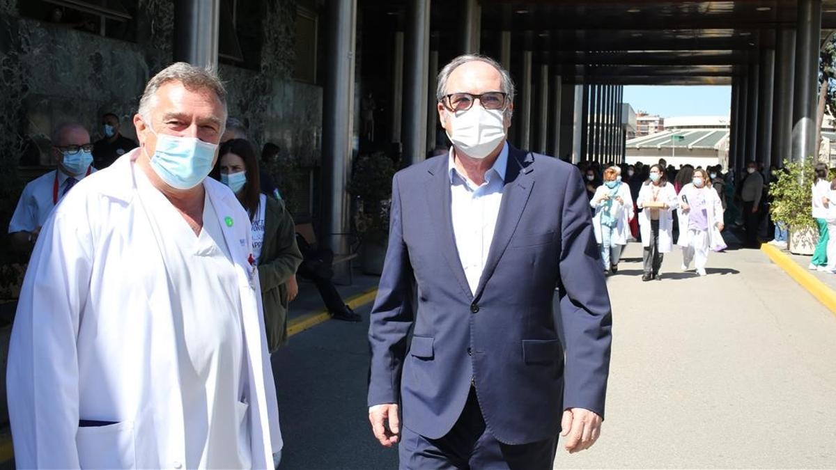 Ángel Gabilondo recibe el alta médica tras pasar la noche en el Hospital Ramón y Cajal