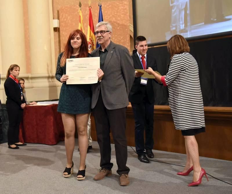 Imágenes de la ceremonia de premios por el Día de la Educación Aragonesa 2016