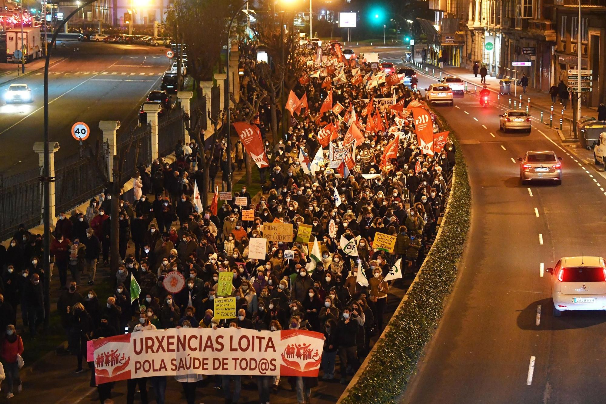 Manifestación de trabajadores del Hospital de A Coruña: "Sen persoal non hai sanidade"