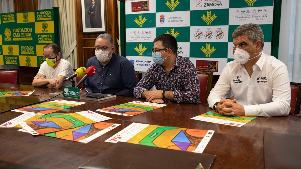 Participantes en el acto de presentación del Trofeo San José que llega a su 75 edición