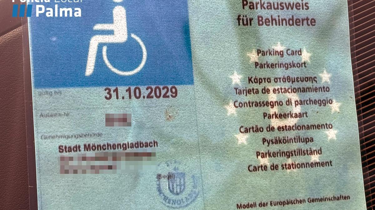 Der gefälschte Behindertenparkausweis des 71-Jährigen.