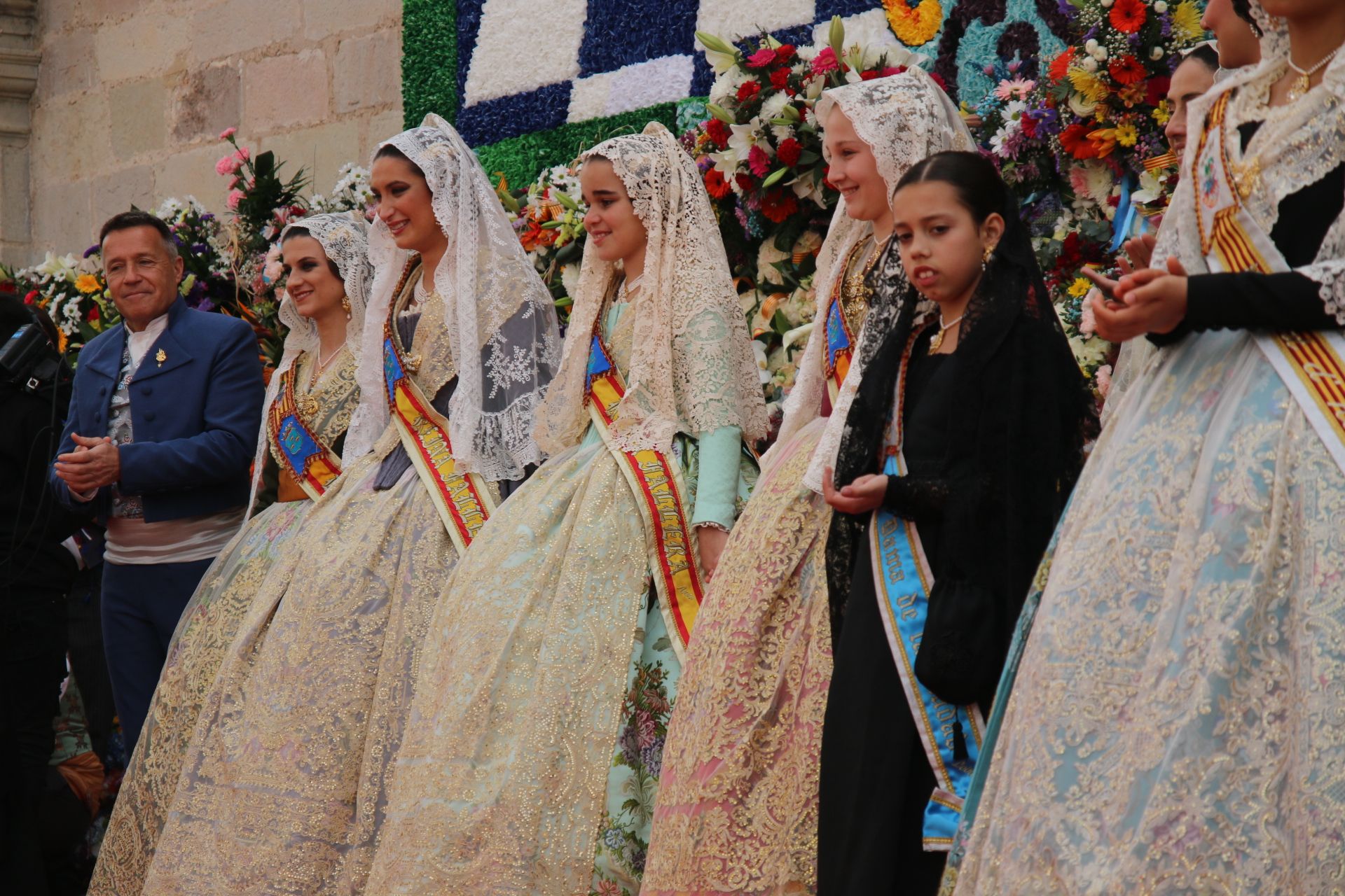 Fotos de la ofrenda a la patrona en las Fallas de Burriana 2024