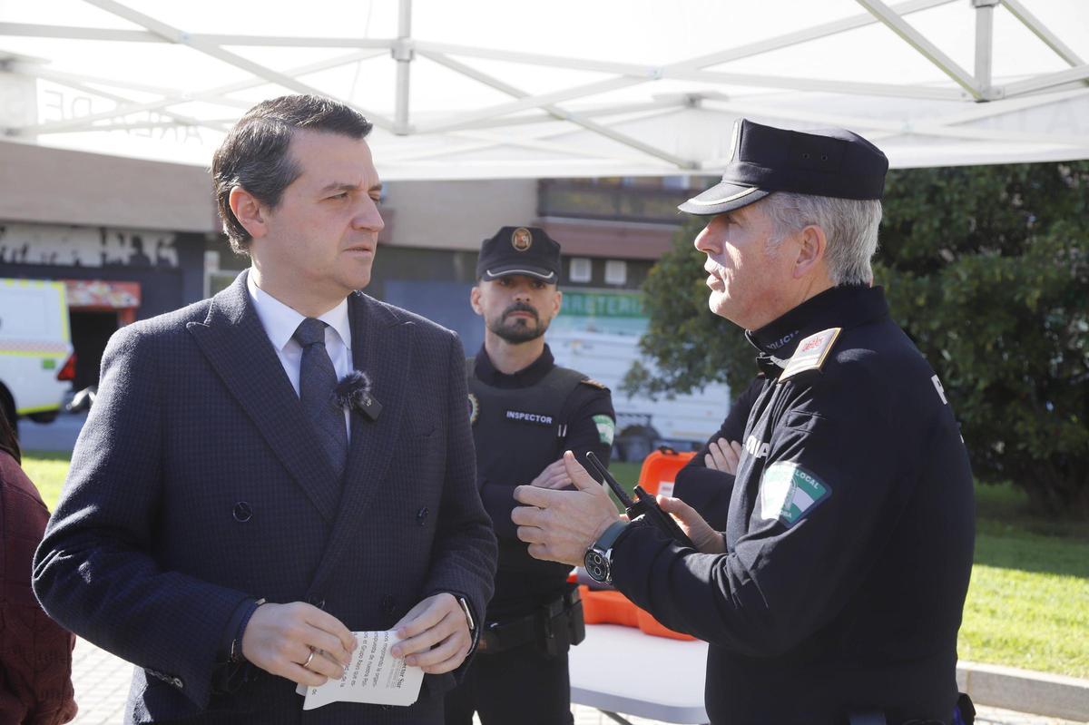 El alcalde, José María Bellido, y el intendente Juan Díaz, jefe de la Policía Local de Córdoba.