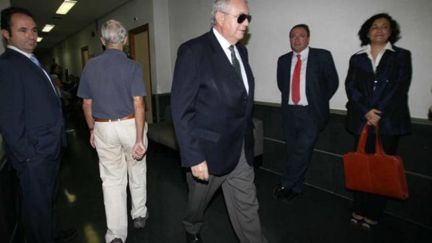 El ex presidente de la Cámara de Comercio Eliseo Quintanilla, ayer, entrando al jucio.