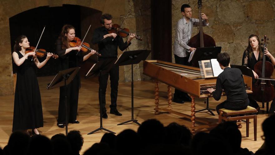 Los integrantes de «Le Consort», durante el concierto de ayer en la sala de cámara del Auditorio. | Luisma Murias