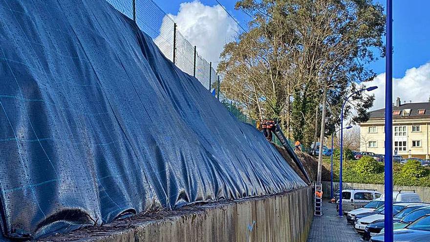 Talud en Costa da Lonxa en el que trabaja Audasa.   | // LA OPINIÓN