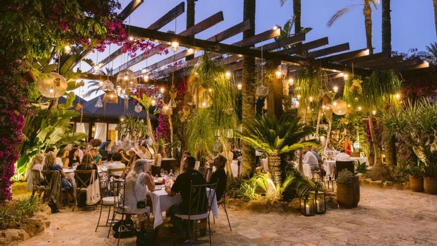 Las cenas en Atzaró son pura magia, en sus increíbles jardines bajo las estrellas. | SAYANA CAIRO