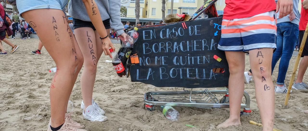 El &quot;botellón&quot; vuelve tras suspenderse el estado de alarma.