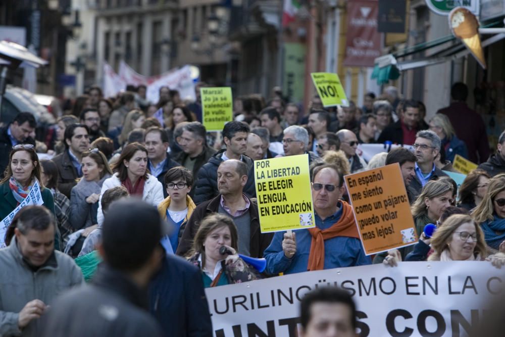 Manifestación en València contra el plurilingüismo