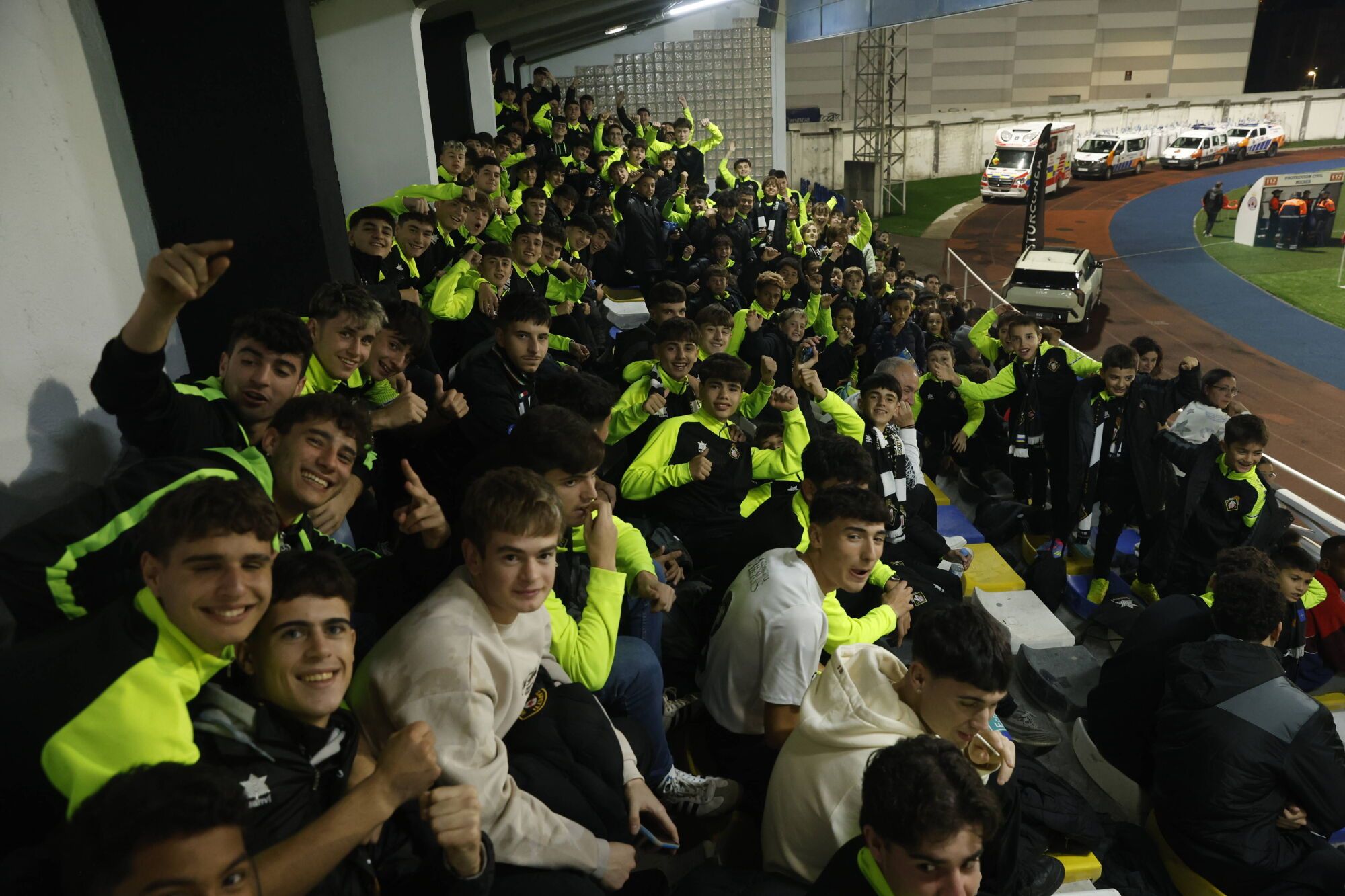 EN IMÁGENES: Gran ambiente en Mieres para el Caudal-Sporting de Copa del Rey