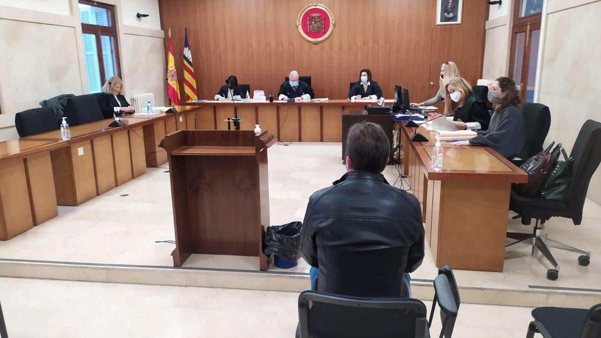 El acusado, hoy durante el juicio en la Audiencia de Palma.