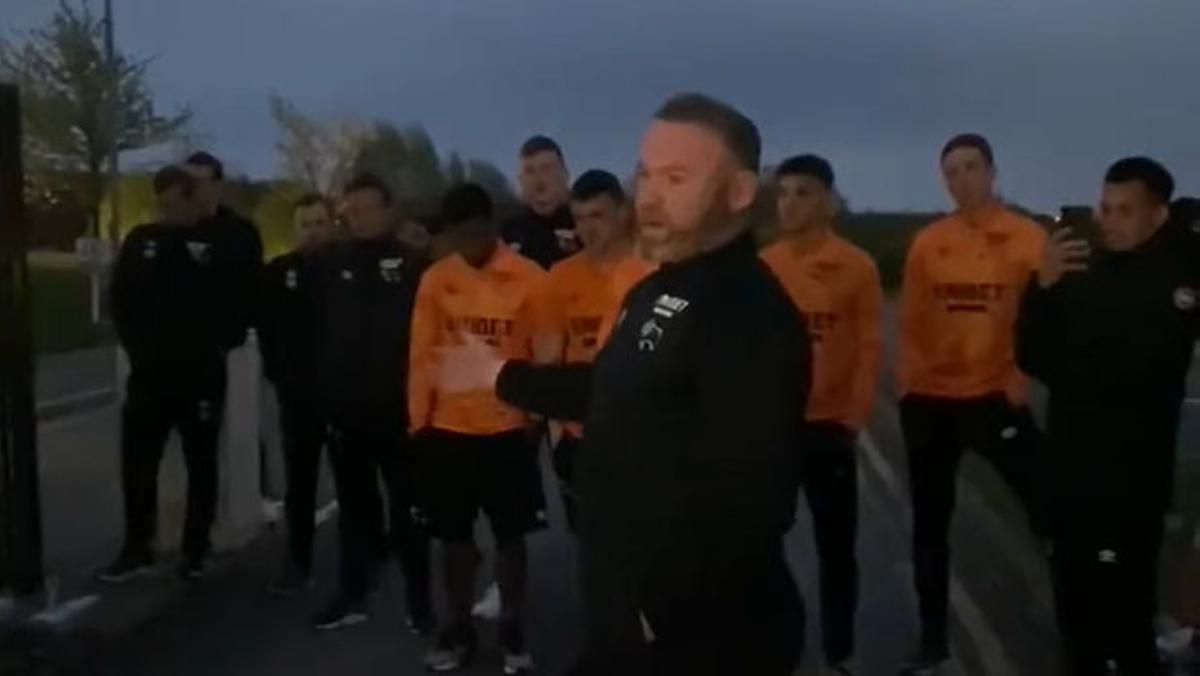 Rooney se dirigió a los aficionados tras confirmarse su descenso