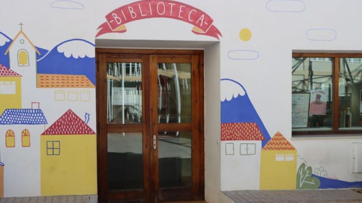 La entrada a la biblioteca infantil de Burjassot.