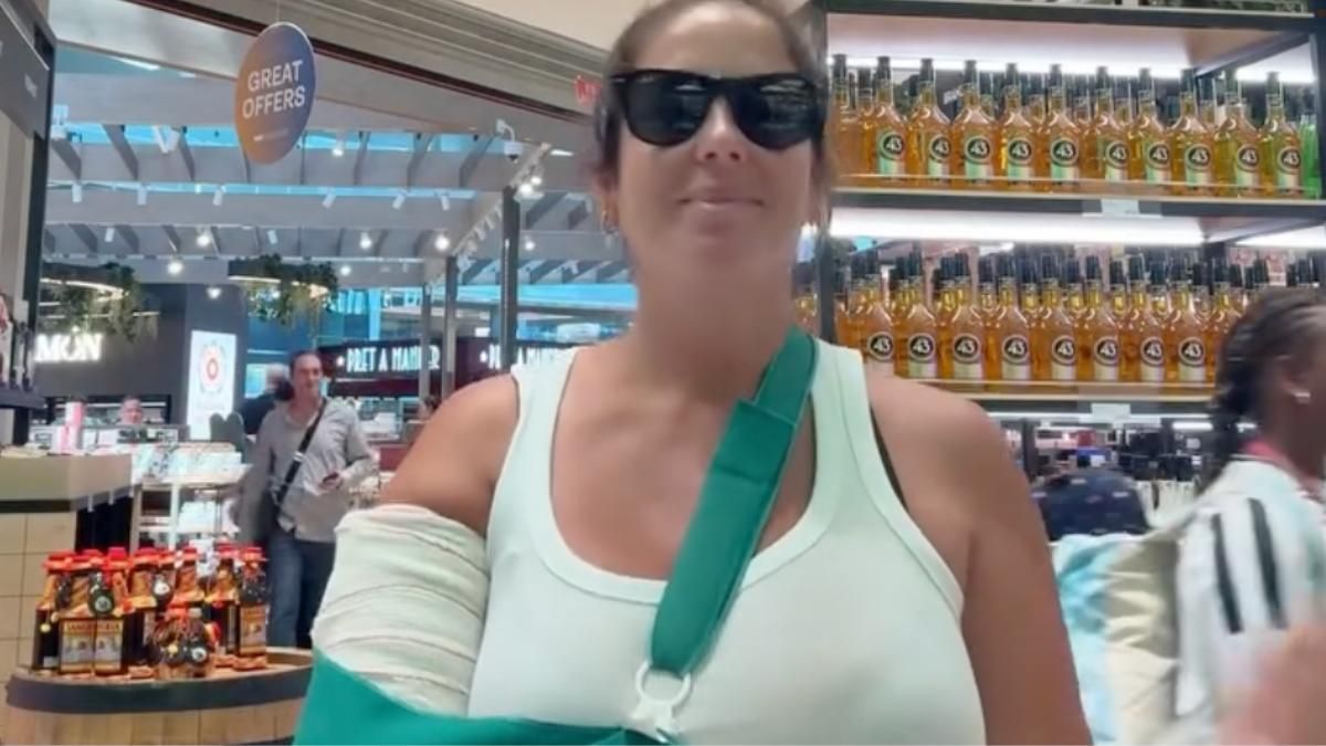 Anabel Pantoja mostrando su brazo lesionado
