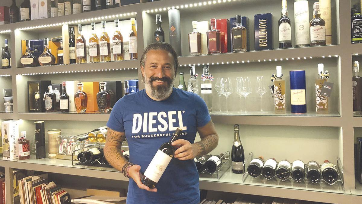 Karim Isphahani responsable de presentar los vinos de Menade por el mundo.