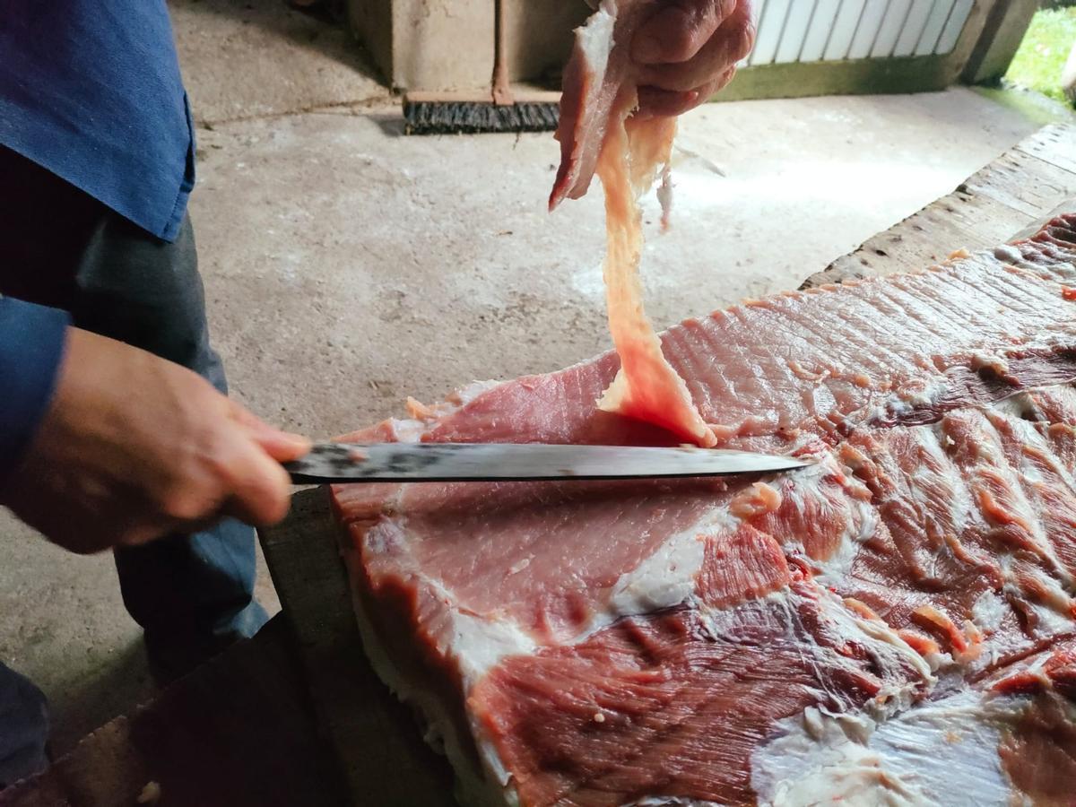 La matanza del cerdo resiste en Galicia: "Es la comida de todo el año"