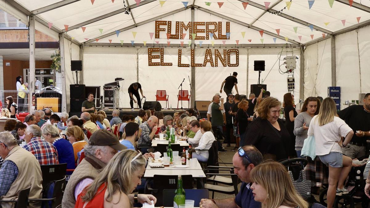 Participantes en la pasada edición de las fiestas de El Llano.