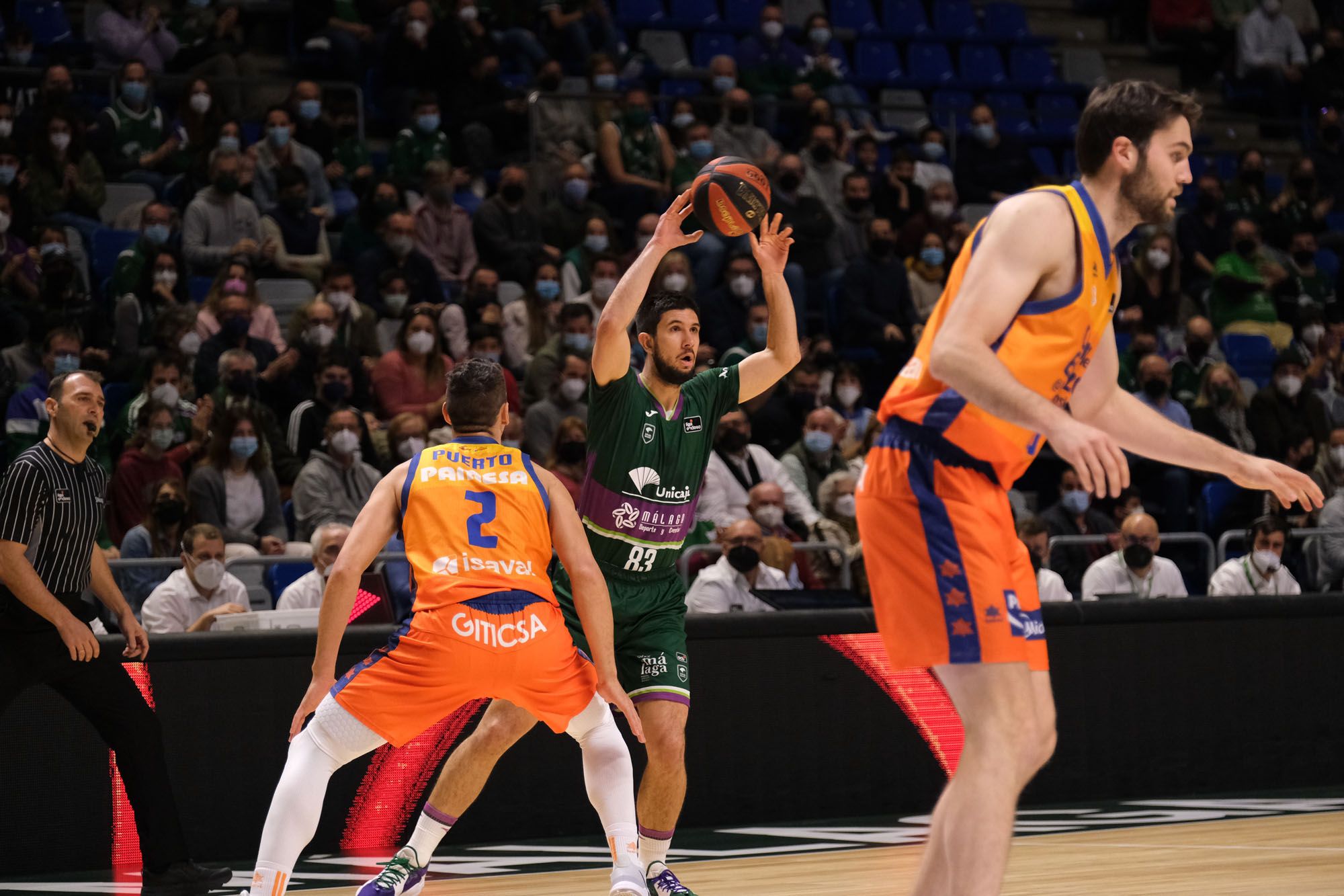 Las imágenes del Unicaja - Valencia Basket de la Liga Endesa.