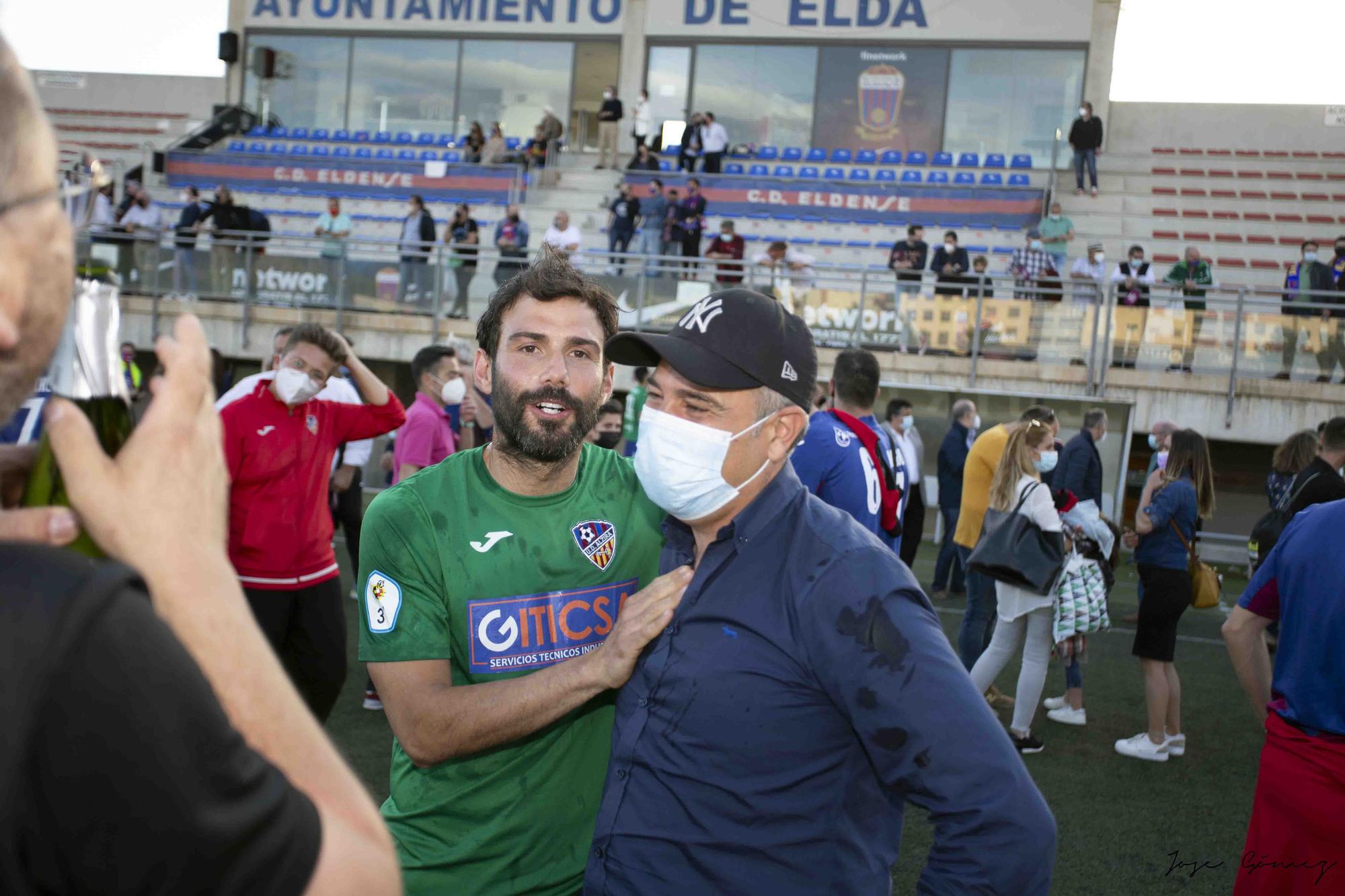 La UD Alzira celebra el ascenso a Segunda RFEF