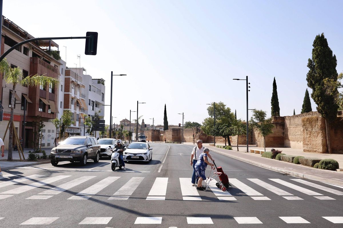 La consejera Rocío Díaz visita las obras de remodelación de la Ronda del Marrubial en Córdoba