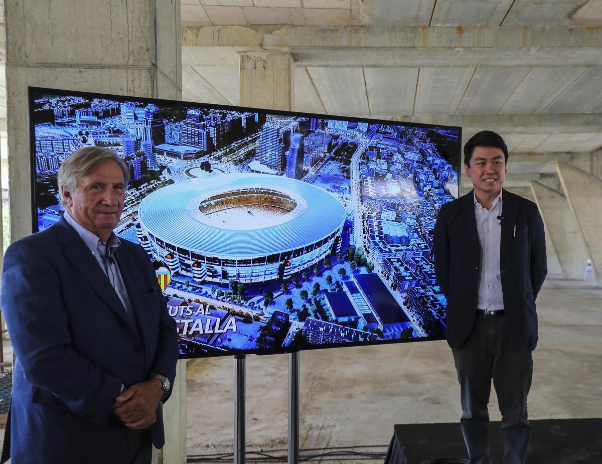 Mark Fenwick, junto a Sean Bai, en la reciente presentación del nuevo proyecto.