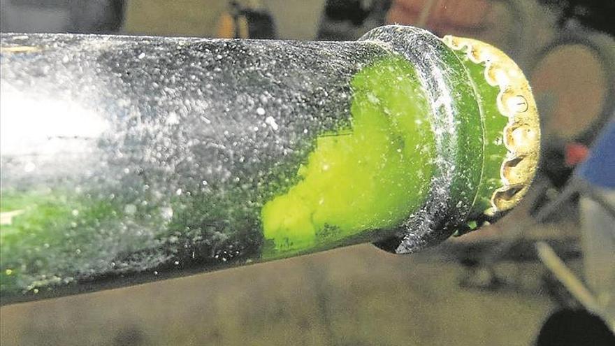 El primer destilado de cava de Extremadura saldrá a la venta en un mes