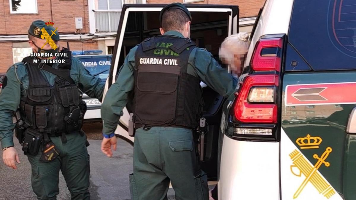 Momento de la intervención del coche por tráfico de drogas.