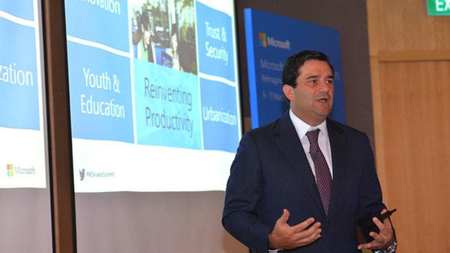 El español César Cernuda Rego, durante un reciente seminario tecnológico que impartió en la zona Asia-Pacífico.