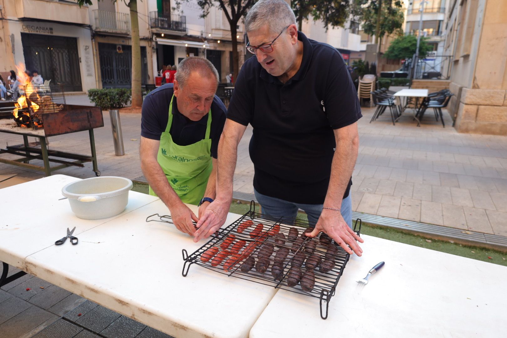FOTOGALERÍA I Las imágenes de la Nit de la Xulla y del encuentro de elaboración de allioli de las fiestas de Vila-real