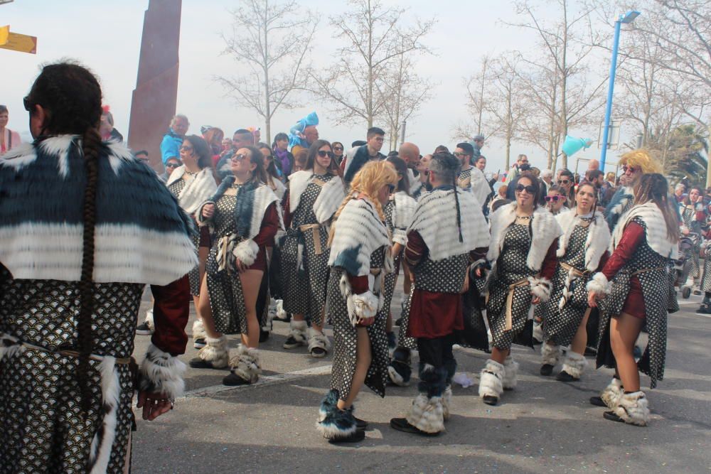 Roses viu un carnaval pletòric de gent i bon temps