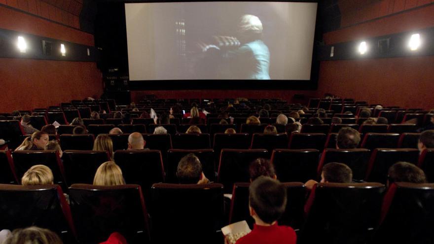 El Gobierno amenaza con revisar la rebaja del IVA al cine si no repercute en las entradas