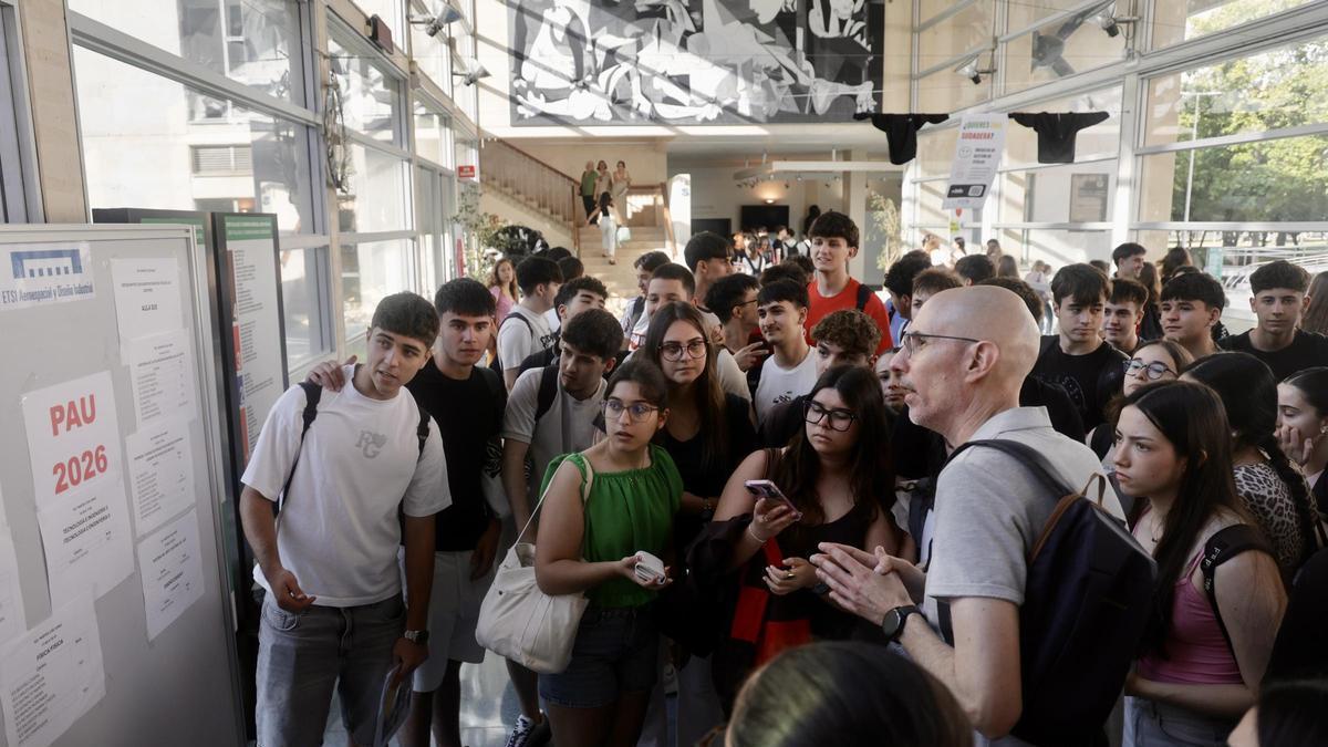 Imagen de archivo de la primera jornada de exámenes PAU en València